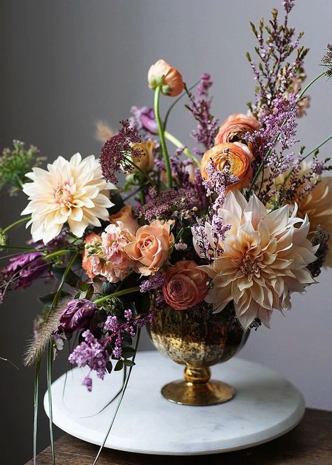 Vintage Flower Arrangements, Dutch Masters, Tafel Decor, Fall Flower Arrangements, Fall Floral Arrangements, Fall Arrangements, Victorian Flowers, Adored Vintage, Cut Flower Garden