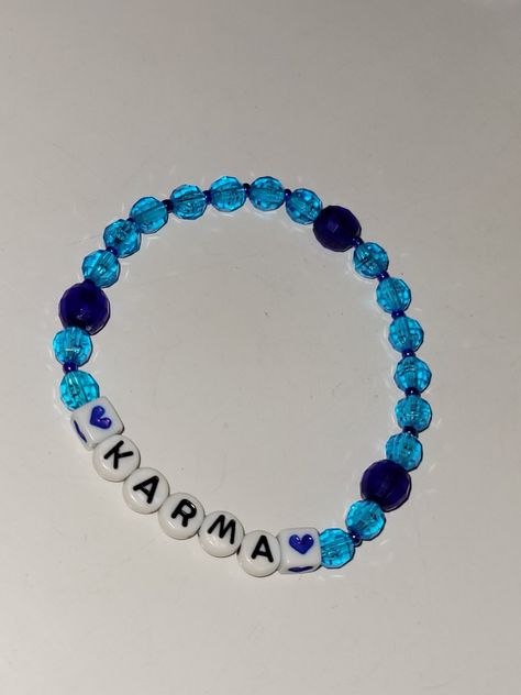 the eras tour karma Karma Bracelet Taylor Swift, Friendship Bracelet Taylor Swift, Bracelet Taylor Swift, Taylor Swift Midnights, Karma Bracelet, Bracelet Ideas, Bracelet Crafts, Eras Tour, Friendship Bracelet