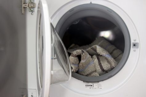 Never Wash Bathroom Mats in the Washer (Here's Why) Coin Laundry, Clean Your Washing Machine, Lg Washer, Clean Bathtub, Family Handyman, Taste Of Home, Bathroom Cleaning, Cleaning Organizing, Home Maintenance