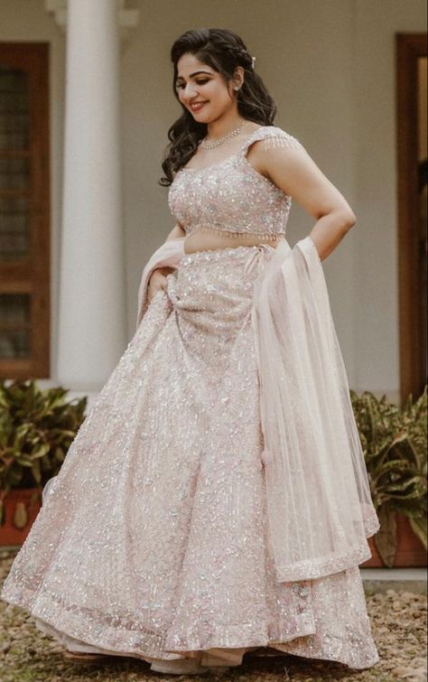 Lehenga For Birthday Party, Reception Look Bride Indian Lehenga, Net Lehenga Designs Latest, Mehandi Function, Front Hairstyles, Lehenga Outfit, Functional Dress, Dress Makeover, Bridal Anarkali Suits