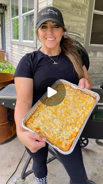 Dips On Grill, Food To Put On The Grill, Cook On The Grill Ideas, Cheesy Smoked Corn Dip, Grill Dip Recipes, Hand Appetizers Finger Foods, Corn Dip On The Grill, Side Dishes For Tailgating, Good Corn Recipes