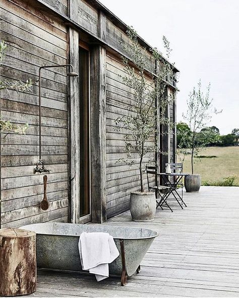 Country Style Magazine, Moderne Have, Outdoor Bathtub, Outdoor Bathroom Design, Outdoor Tub, Outdoor Baths, Australia Photos, Outdoor Bath, Rural Retreats