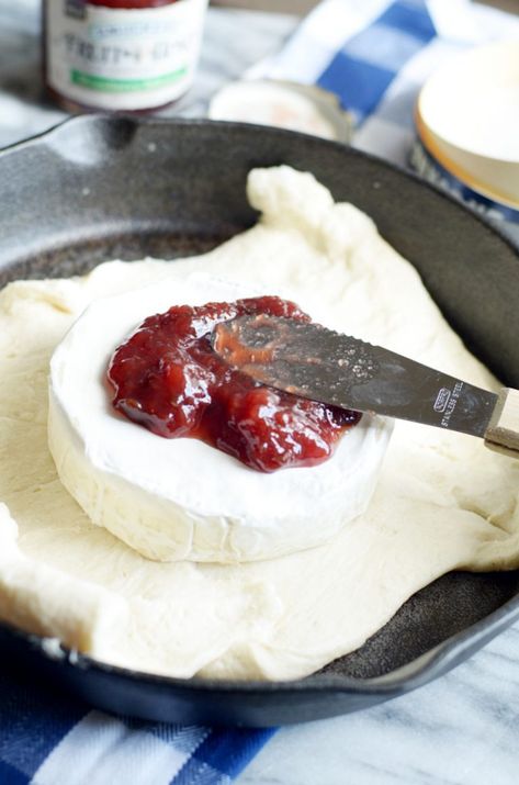 Buttery, flaky crescent roll dough stuffed with gooey brie cheese, strawberry jalapeño jam, with a drizzle of honey. A crowd winning baked brie! Brie Cheese Recipes, Baked Brie Recipes, Brie Recipes, Fig Recipes, Baked Cheese, Crescent Roll Dough, Brie Cheese, Charcuterie Recipes, Crescent Roll