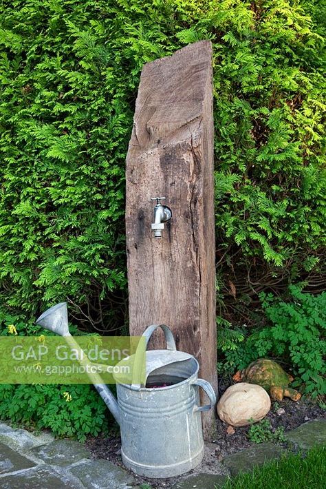 Galvanised watering can benath outdoor tap Outdoor Tap, Pallet Projects Garden, Garden Sink, Indoor Water Fountains, Garden Rooms, Backyard Diy Projects, Garden Fountains, Diy Planters, Farmhouse Rustic