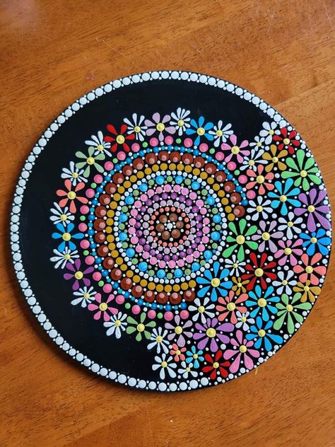 Dotted Flowers, Vinyl Paintings, 3d Relief Art, Dot Mandalas, Mandala Rock Art, Mandala Canvas, Mandala Art Therapy, Mandalas Painting, Mandala Design Pattern