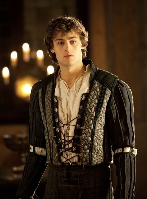 Medieval Clothing Male Noble, 1200s Aesthetic, Royal Face Claim Male, Medieval Men Aesthetic, Romeo And Juliet Makeup, Medieval Clothing Male Prince, Medieval Fashion Men, Medieval Prince Outfit, Douglas Booth Romeo