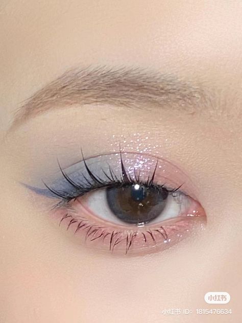 Mermaid Make Up Aesthetic, Blue Aesthetic Eye Makeup, Sky Blue Concert Outfit, Eye Make Up For Blue Dress, Cute Blue Makeup Looks Simple, Blue Pink Makeup Look, Pink Blue Makeup Looks, Blue Chinese Makeup, 2000s Makeup Looks Korean