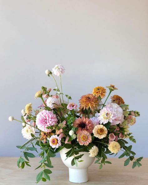 Alex | Wedding Florist (@foreverwildfield) | Instagram profile Colourful Wedding Flowers, Flower Palette, Dahlias Wedding, Thanksgiving Flowers, Hotel Flowers, Colorful Wedding Flowers, Colourful Wedding, Wedding Table Flowers, Fall Wedding Flowers