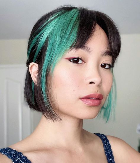 Meg Schipani • LA HAIR • PHOTO on Instagram: “MINT CHOCOLATE chip on @jbeanssssss using @schwarzkopfusa Blonde Me to lift and Chroma ID for the turquoise 💚 HAVE YOU TRIED @tigicopyright…” Green Hair Streaks, Mint Green Hair, Color Block Hair, Mint Hair, Oval Face Haircuts, Turquoise Hair, Beautiful Haircuts, Mint Chocolate Chip, Hair Streaks