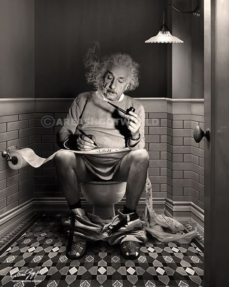 Modern Physics, Toilet Art, Einstein Quotes, Art Parody, Albert Einstein, Caricatures, Funny Art, Historical Photos, Vintage Photography