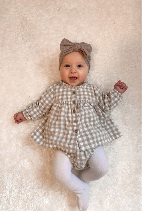 Winter Pictures Outfits, Baby Girl Style Outfits, Newborn Ootd, Lulu Clothes, Preppy Baby Girl, Preppy Baby, Newborn Mom, Baby Ootd, Baby Rooms