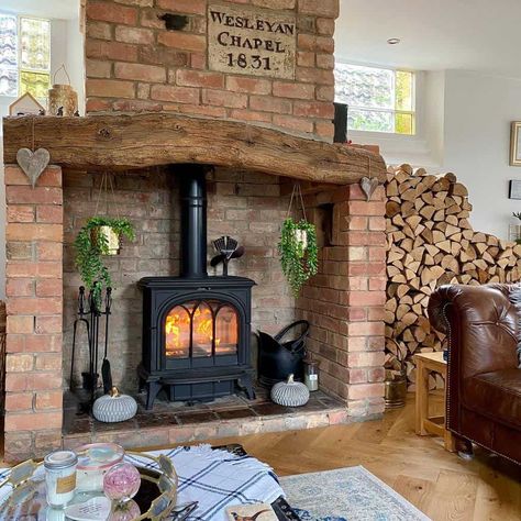 Brick Fireplace Living Room Decor, Brick Fireplace Living Room, Rustic Brick Fireplace, Salons Cottage, Wood Burner Fireplace, Wood Burning Stoves Living Room, Cottage Fireplace, Fireplace Living Room, Minimalist Living Room Decor