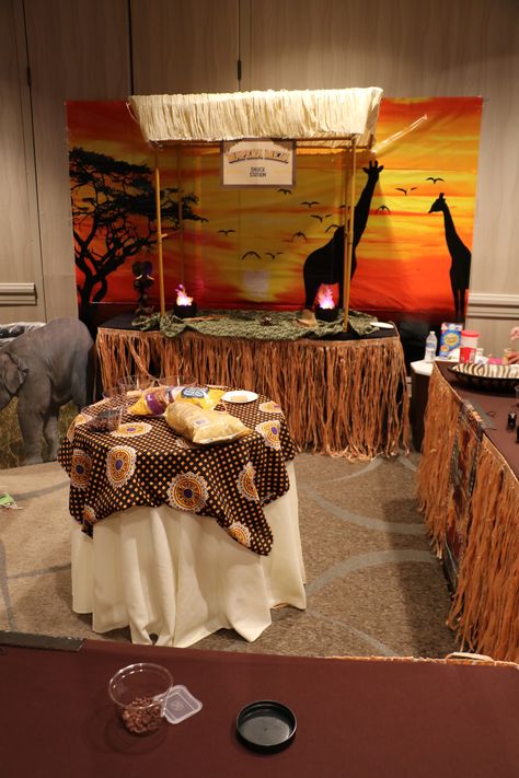 African Decor Ideas Party, African Themed Decor, African Safari Decorations, African Party Decor, Christmas In Africa, Africa Theme Party, African Safari Theme, Africa Party, Kingdom Vbs