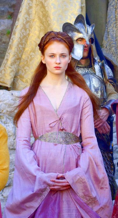 Sansa Stark Hair, Game Of Thrones Dresses, Game Of Thrones Sansa, Game Of Thrones Outfits, Game Of Thrones Costumes, Princess Games, Hbo Game Of Thrones, Sansa Stark, Royal Outfits