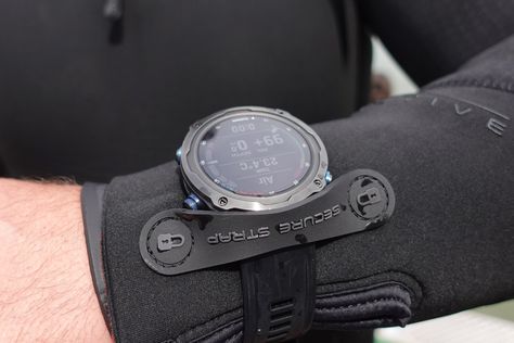 As a dive computer, the Garmin Descent Mk2i performs better and has more features. But could the Apple Ultra be the Garmin killer? Dive Computers, Deep Diving, Pulse Oximeter, Diving Gear, Gps Tracking, Own Website, Scuba Diving, Listening To Music, Battery Life