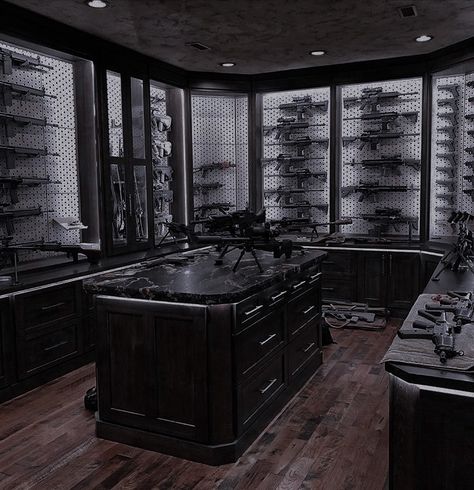 Mafia House Aesthetic, Security Room, Pretty Knives, Safe Room, Luxury Homes Dream Houses, Dream House Interior, Dream Home Design, Luxury House, 인테리어 디자인