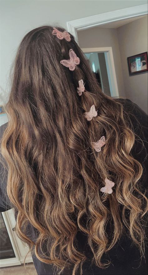 A braided back (unseen) section of hair with butterfly clips. Butterfly In Hair Hairstyles, Hairstyles With Butterfly Clips, Braids With Butterfly Clips, Butterfly Clips Hairstyles, Snatched Face, Guard Makeup, Photoshoot Hairstyles, Flower Braid, Festival Hairstyles