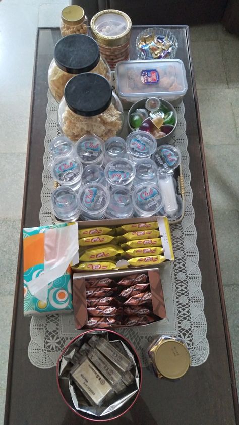 Snack for Eid 2022 Uang Thr, Jajan Lebaran, Ramadan Vibes, Astro Jinjin, Idul Fitri, Food And Drink, Ice Cream, Ootd, Snacks