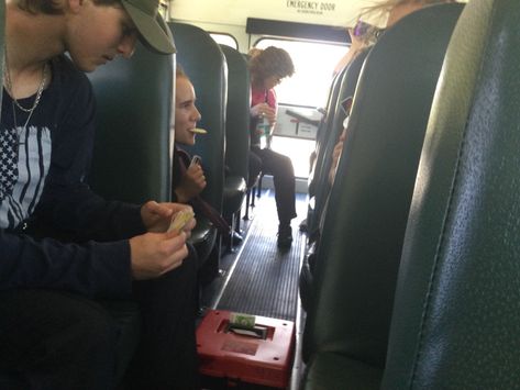 If you’ve ever wondered how weird band kids are, heres a picture of band kids in the band bus playing uno on a hat box Band Bus, Play Uno, Band Kid, Hat Box, Band Memes, Marching Band, The Band, Wonder, Band