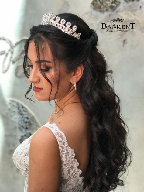 Elegant Crown Braids and Updos Bridal Hair Half Up Half Down, Wedding Hairstyles With Crown, Bridal Hair Half Up, Wedding Tiara Hairstyles, Wedding Hair Half, Quince Hairstyles With Crown, Short Homecoming Hair, Bridal Hair Buns, Quinceanera Hairstyles