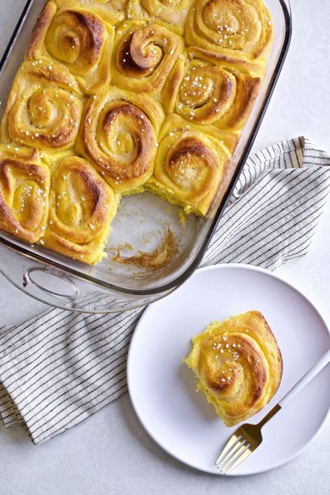 Saffron Buns Recipe, St Lucia Buns, Orange Olive Oil Cake, Almond Filling, Saffron Spice, Baking Buns, Italian Pastry, Kneading Dough, Baked Rolls