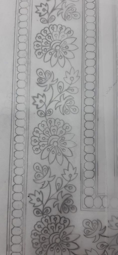 Traditional Saree Border Designs Drawing, Saree Border Drawing, Saree Border Designs Drawing, Schiffli Design, Primitive Embroidery Patterns, Saree Images, Primitive Embroidery, Saree Painting Designs, Flower Pattern Drawing