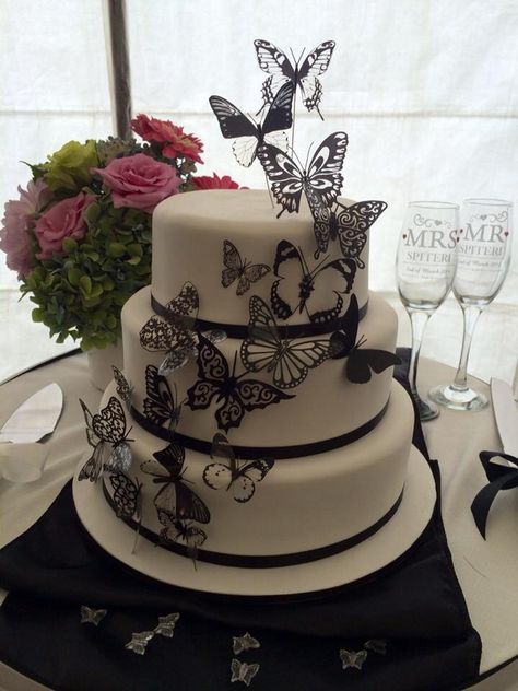 15 Cakes Quinceanera, Black Swan Quince, Black Quince Theme, Wedding Cakes Black And White, Cakes Quinceanera, Sweet 15 Cakes, Wedding Cakes Black, Maya Aesthetic, Butterfly Theme Cake