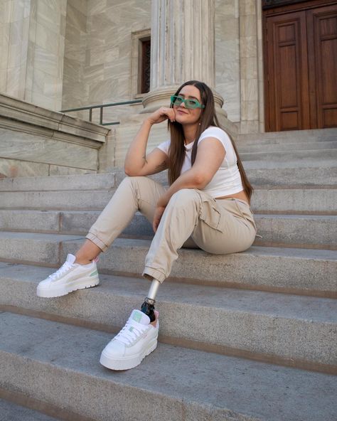 Allison is wearing Puma’s Mayze Mix white sneaker with neutral and pastel colours, adding subtile colour pops. She is sitting on a staircase wearing beige cargo pants, a white t-shirt, and green sunglasses. Puma Mayze Sneakers Outfit, Puma Mayze Outfits, Oatmeal Outfit, Puma Shoes Outfit, Puma Sneakers Outfit, White Shoe, Summer Shoe, Sole Sneakers, Puma Sneakers