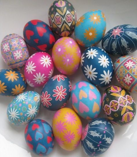 Art Deco Eggs Wallpaper Easter, Spring Baskets, Painted Easter Eggs, Diy Easter Eggs, New Mommy Gifts, Creative Easter Eggs, Gifts For New Mothers, Painted Eggs, Pysanky Eggs