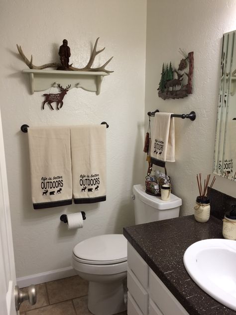 Camo Bathroom Ideas, Hunting Themed Bedroom, Camo Bathroom, Hunting Bathroom, Guys Apartment, Garage Bathroom, Western Bedroom, Chic Bathroom, Chic Bathrooms