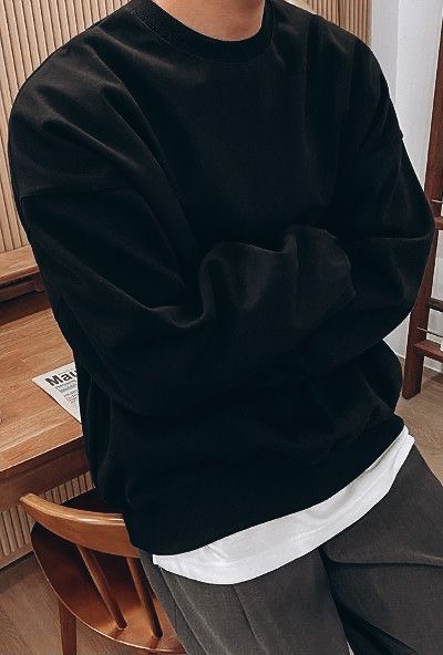 All Black Comfy Outfit Men, Male Black Hoodie Outfit, Black Hoodie Men Aesthetic, Black Clothes Aesthetic Men, Black Crewneck Sweatshirt Outfit, Korean Sweatshirt Outfit Men, Cozy Black Sweatshirt For Streetwear, Black Long Sleeve Sweater, Mens Smart Casual Outfits