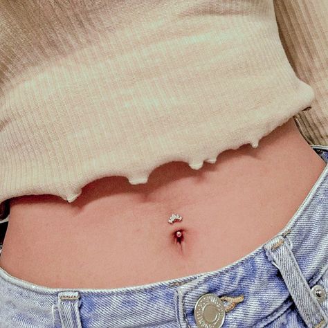 Belly Button Piercing Gold, Gold Belly Button Piercing, Floating Navel, Belly Button Piercing Cute, Pretty Piercings, Navel Piercing Jewelry, Tiara Gold, Bellybutton Piercings, Belly Button Piercing Jewelry