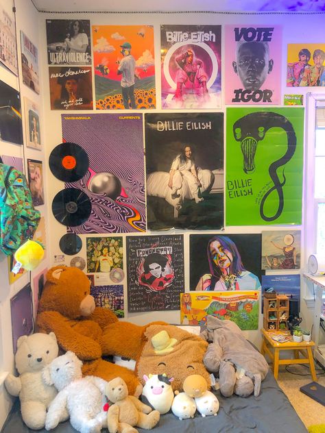 Billie Eilish Themed Room, Billie Eilish Room Aesthetic, Billie Eilish Bedroom Ideas, Billie Eilish Room Ideas, Billie Eilish Room Decor Ideas, Billie Eilish Room, Billie Poster, Bedroom Ideas Indie, Swing Chair Bedroom