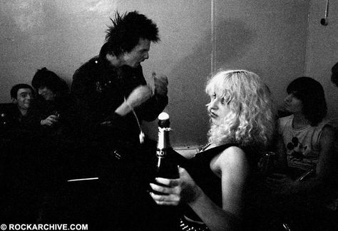 Sid Vicious Nancy, Nancy Spungen, Dee Dee Ramone, Punk Couple, Vintage Goddess, Sid And Nancy, 70s Punk, Sid Vicious, Rock Photography