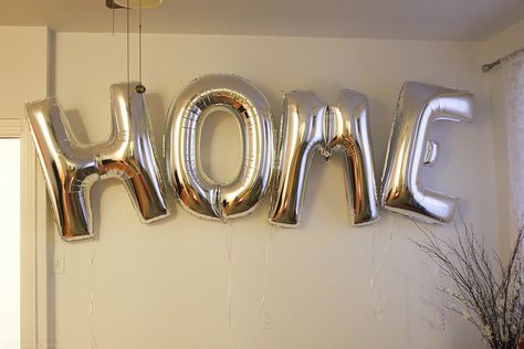 Best #balloons to make a statement at your next party || @Partyology #party #decor #ideas #tips Housewarming Party Decorations, Party Decor Ideas, Party Tips, Welcome To Our Home, Home Owner, Party Apps, Housewarming Party, Mom Blog, Simple House