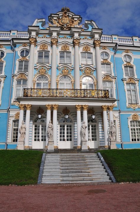 The Catherine Palace is the Rococo summer residence of the Russian tsars, located in the town of Tsarskoye Selo (Pushkin), 25 km south-east of St. Petersburg, Russia. Russian Palaces, Catherine Palace, Beautiful Churches, Winter Palace, Hermitage Museum, Imperial Russia, St Petersburg Russia, In The Town, Royal Families