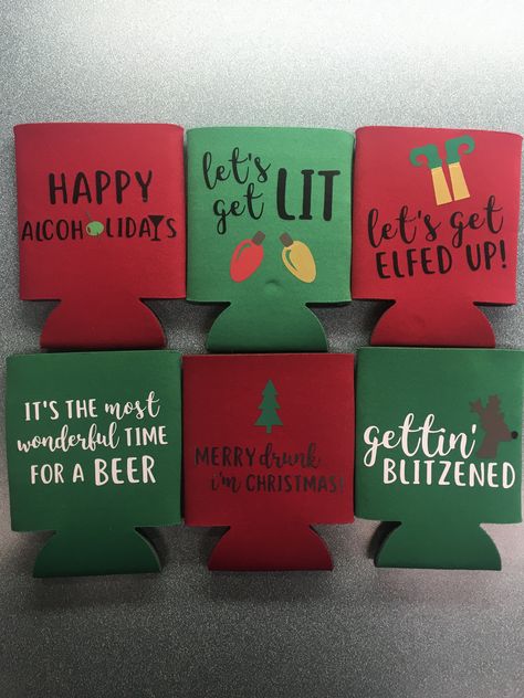 Koozies using the Cricut and heat transfer vinyl! Great for stocking stuffers! Koozie Svg, Christmas Koozie, Sublimacion Ideas, Cricut Christmas Ideas, Christmas Vinyl, Stubby Holder, Diy Cricut, Svg For Cricut, Cricut Creations