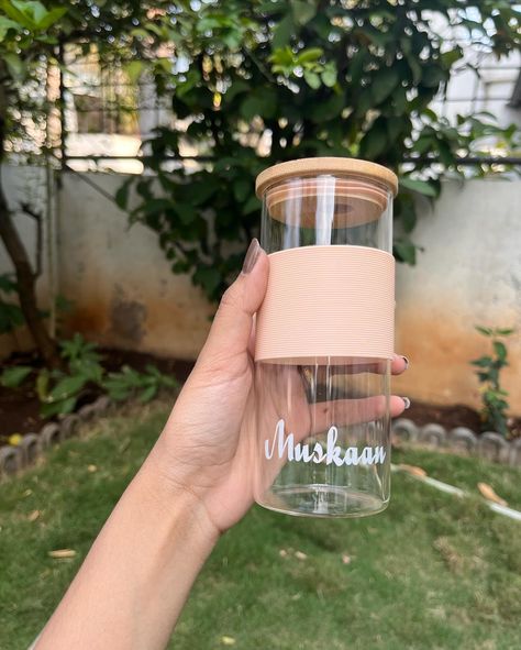 Personalised Glass Tumbler Round With wooden lid and Wooden straw . . . . . [ Tumbler glass gifting ideas home decor personalised gifts ] Straw Tumbler, Tumbler Glass, Gifting Ideas, Personalized Glass, Personalised Gifts, Glass Tumbler, Ideas Home, Personalized Gifts, Straw