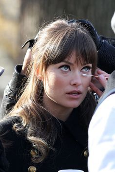 Haircut With Bangs And Layers, Olivia Wilde Hair, Brunette Hair Cuts, Bangs And Layers, Poke Me, Ideas Haircut, Haircut With Bangs, Bangs With Medium Hair, Short Wavy Hair