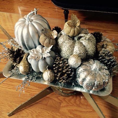 Silver Tray Fall Decor, Silver And Gold Fall Decor, Silver Pumpkins Centerpiece, Bronze Table Decor, Elegant Fall Decor, Halloween Living Room, Silver Pumpkins, Fall Centerpieces, Pumpkin Centerpiece