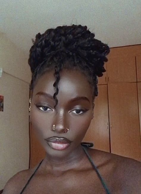 Pretty Dark Skin, Soft Makeup Looks, Dark Skin Beauty, Dark Skin Makeup, Dark Skin Women, Makeup For Black Women, Molasses, Black Beauty, Aesthetic Hair