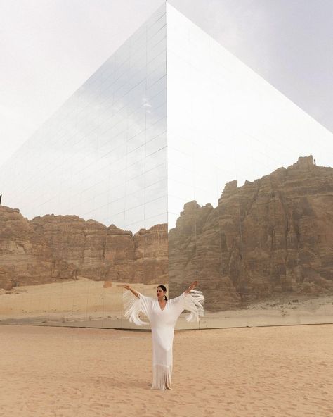 Al Ula Saudi Arabia Aesthetic, Alula Saudi Arabia Aesthetic, Saudi Arabia Aesthetic, Arabia Aesthetic, Nicole Isaacs, Alula Saudi Arabia, Alula Saudi, Dubai Photoshoot, Cool Photography