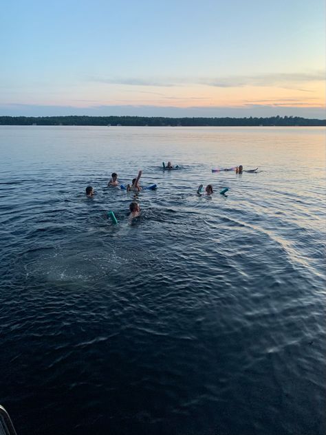 friends swimming at sunset Friends Swimming Aesthetic, Swimming At Sunset, Pause Game, Swim Inspiration, Swimming Aesthetic, Semester At Sea, Lake Swimming, Summer Swimming, Swimming Beach