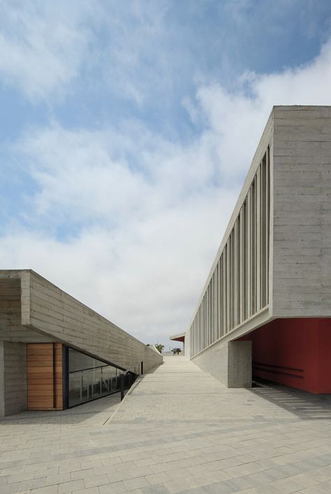 Charleston Museum, Ramps Architecture, Cinema Architecture, Ramp Design, Museum Plan, Building Entrance, Building Concept, Entrance Design, Brutalist Architecture