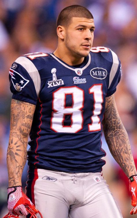 Aron Hernandez, Football Studs, Cycling Attire, Aaron Hernandez, Hot Rugby Players, Nfl Football 49ers, Cute Football Players, Football Pants, Men Sport Pants