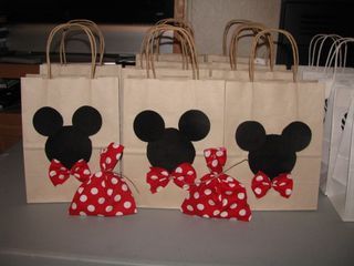 minnie Disney Gift Bags, Γενέθλια Mickey Mouse, Minnie Mouse Birthday Theme, Mickey Mouse Baby Shower, Mickey Mouse Bag, Fe Gifts, Decorated Gift Bags, Mickey Mouse Clubhouse Birthday, Minnie Christmas