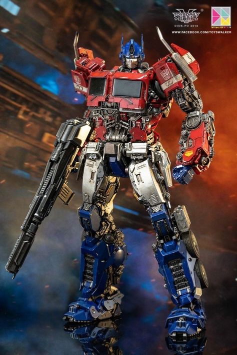 #bumblebeemovie #transformers #optimusprime #action #figures #actionfigures Optimus Prime Artwork, Optimus Prime Toy, Transformers Poster, Iron Man Cartoon, Transformer Costume, Nemesis Prime, Optimus Prime Art, Optimus Prime Wallpaper, Optimus Prime Transformers