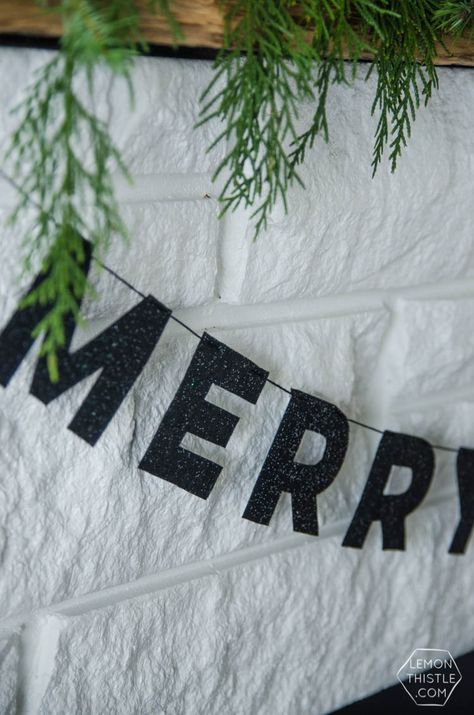 Merry Christmas Garland Diy, Christmas Garland Cricut, Homemade Garland Christmas, Christmas Banners Ideas Diy, Diy Merry Christmas Banner, Diy Felt Christmas Light Garland, Felt Merry Christmas Garland, Christmas Felt Garland Mantle, Felt Christmas Garland