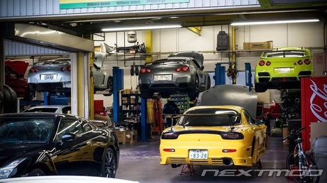 JDM Garage Jdm Garage House, Tuner Garage, Jdm Garage, Car Showroom Design, Garage Designs, Warehouse Office, Dream Car Garage, Car Workshop, Garage Cafe