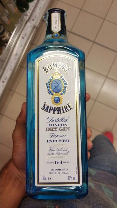 #bombay #sapphire #dry #gin #infused Tom Cartoon, Summer Nature Photography, Bombay Sapphire, Alcohol Party, Alcohol Aesthetic, London Dry Gin, Pretty Drinks, Summer Nature, Dry Gin